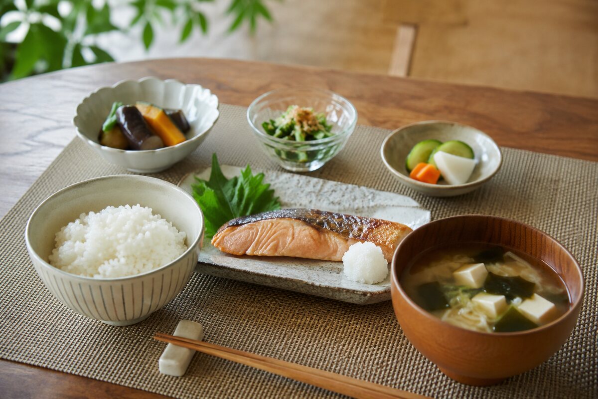一食で完璧にしなくていい。食事バランスを一日で整えるコツのイメージ